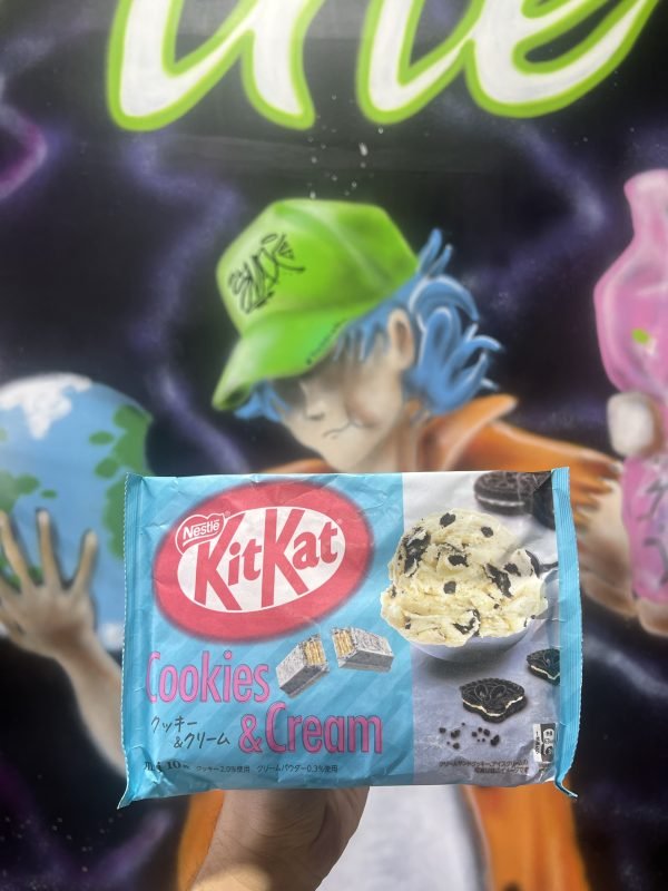 KitKat Cookies & Cream (Japan)